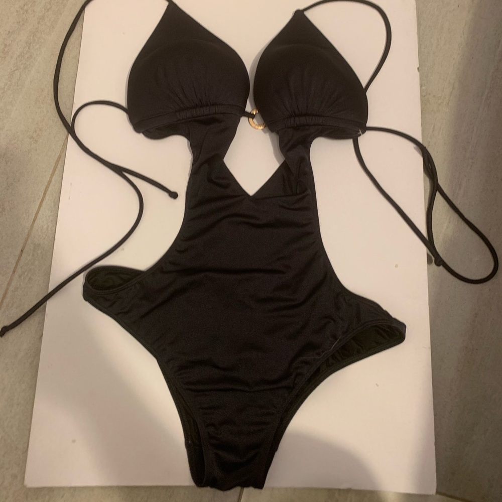 VS one piece bathing suit 🌞🏝